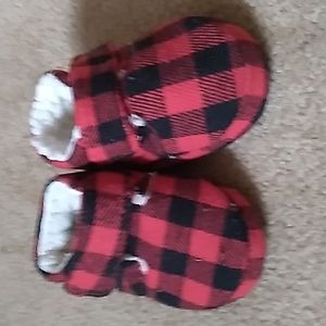 Falls Creek Kids Size 4/5 Slippers
